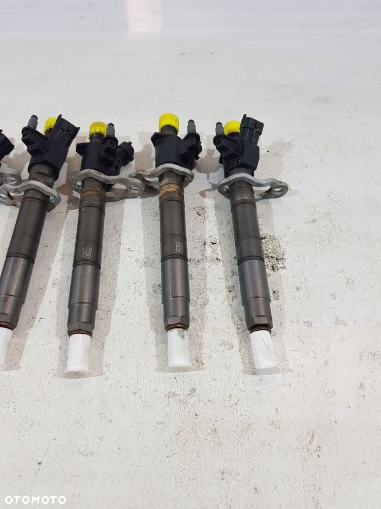 wtryskiwacz paliwa 31272690 volvo v70 xc60 xc70 s60 s80 2.4d d5244t12 - 3