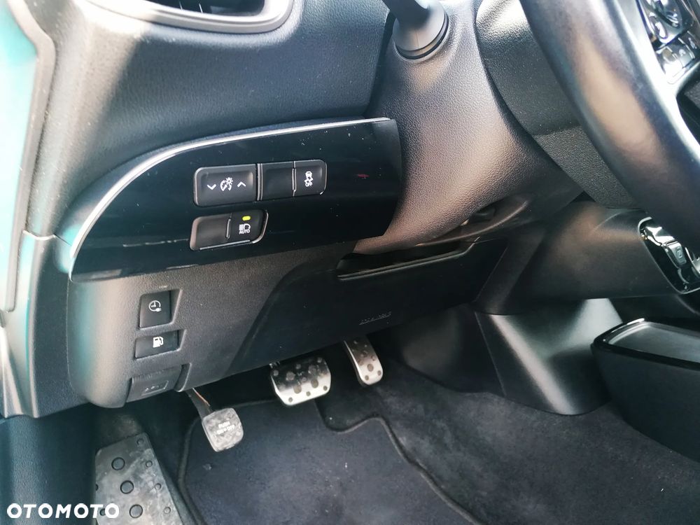 Toyota Prius (Hybrid) Comfort - 12