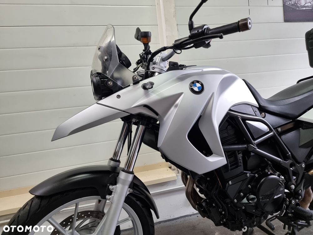 BMW F - 8