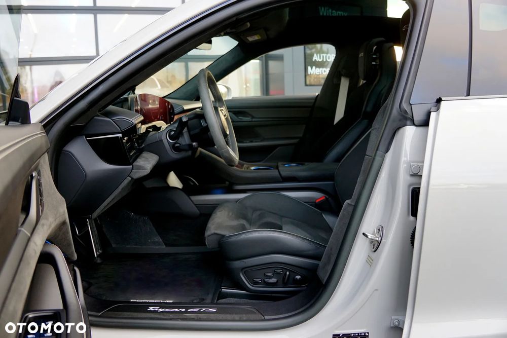 Porsche Taycan GTS - 19