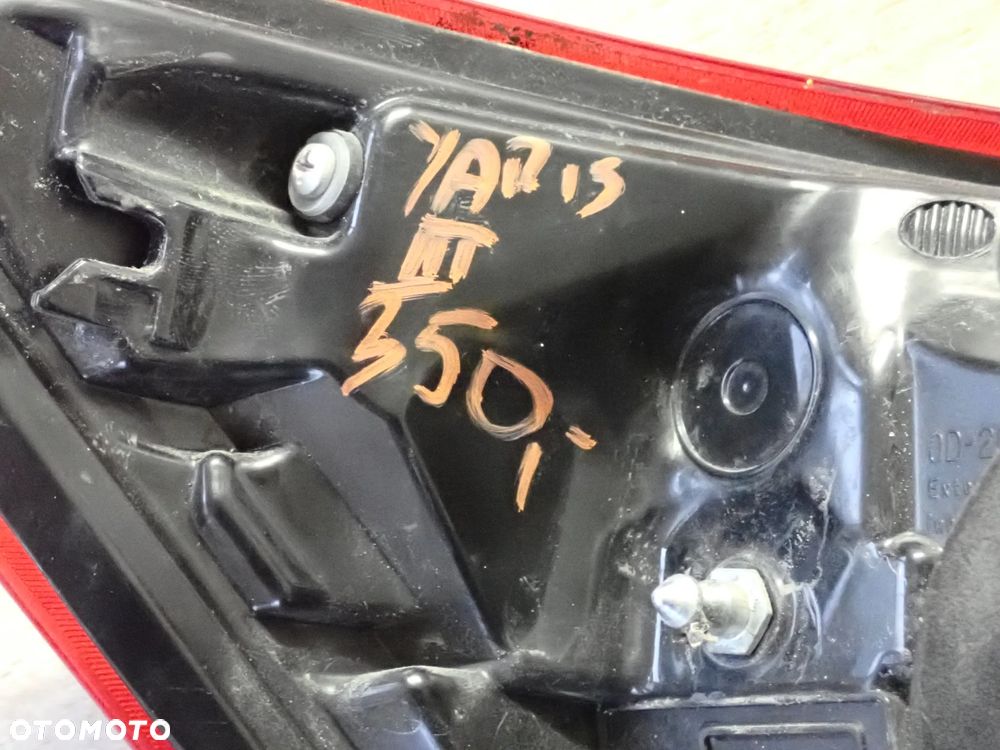 TOYOTA YARIS III LAMPA PRAWY TYŁ 0D-204 - 7