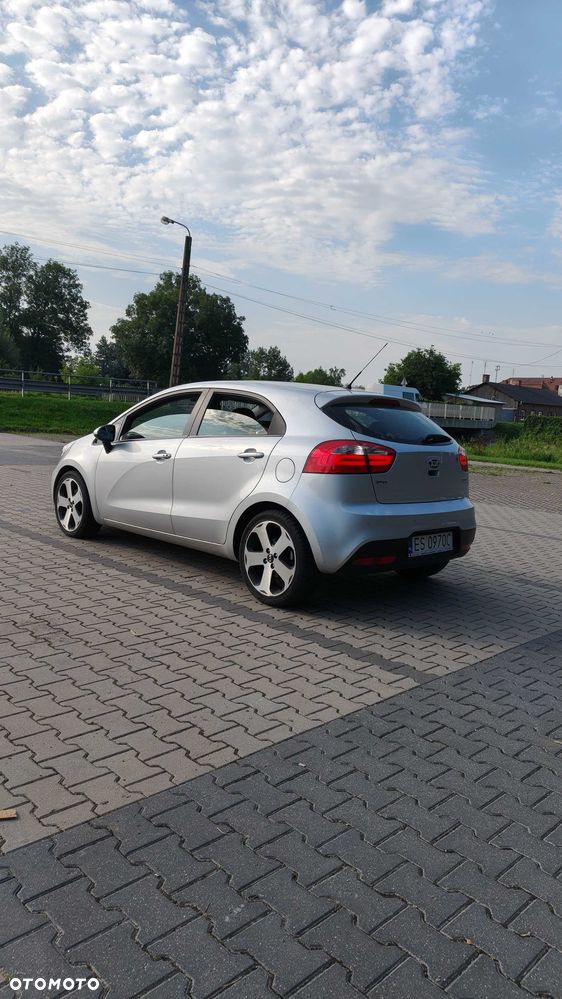 Kia Rio 2011 photo 2