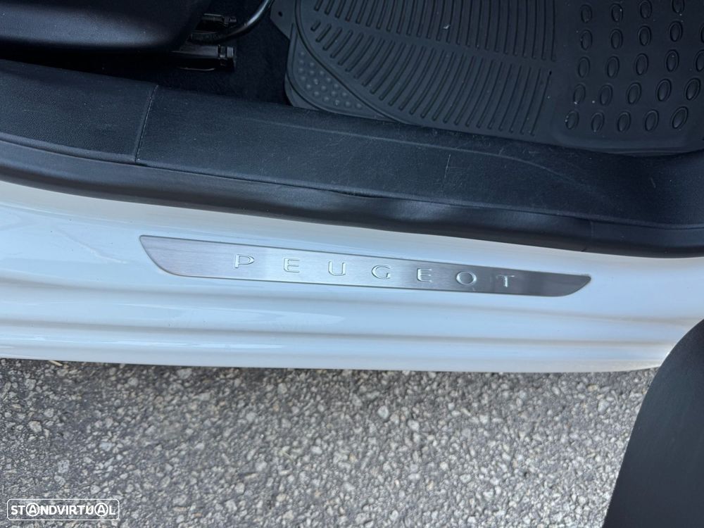 Peugeot 208 1.5 BlueHDi Signature - 28