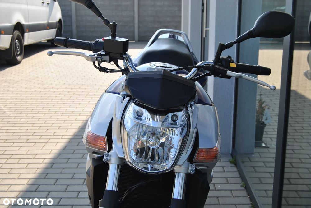 Suzuki GSR - 39