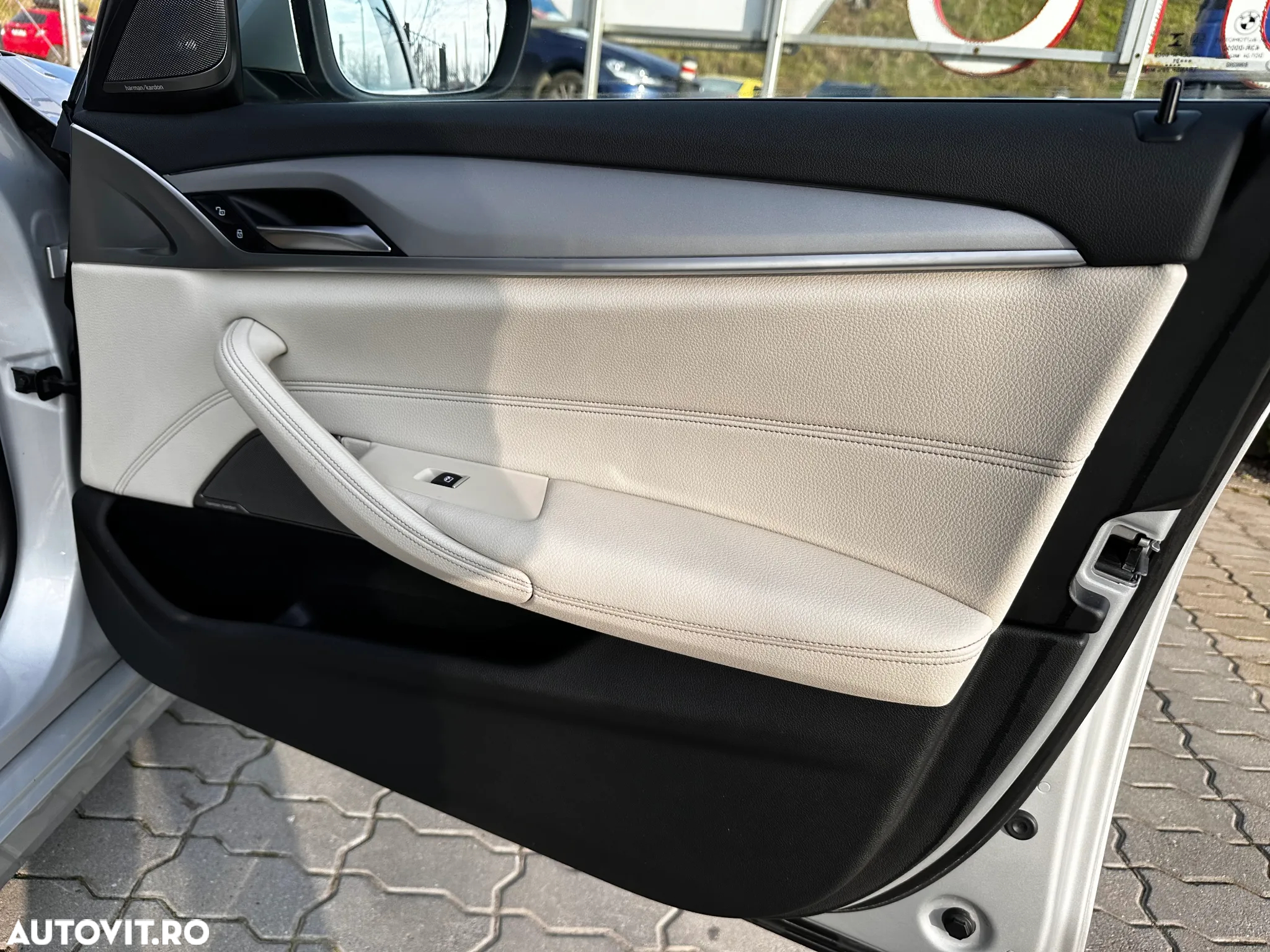 BMW Seria 5 530e Aut. Luxury Line - 36