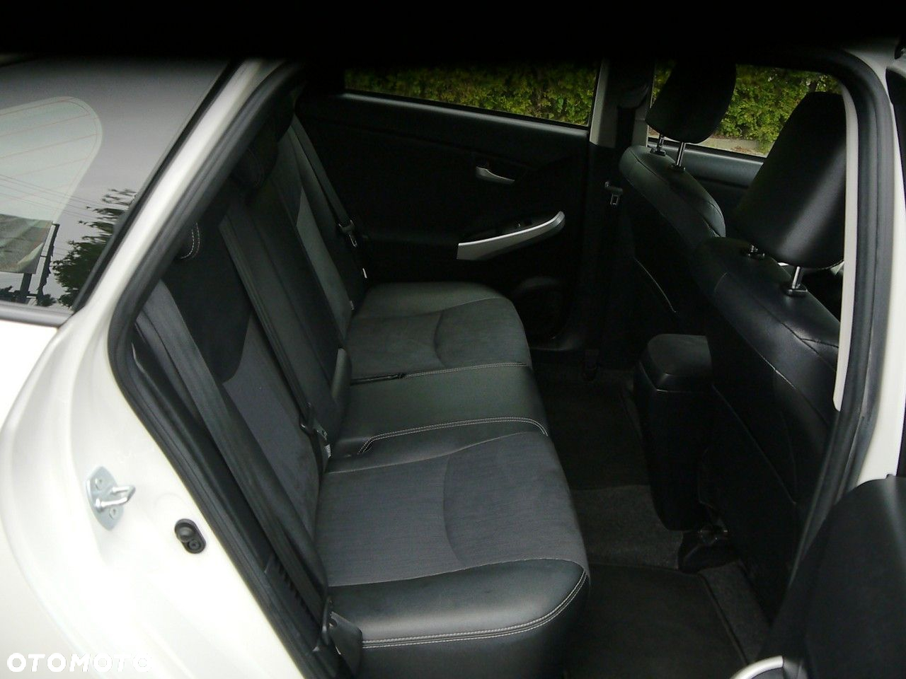 Toyota Prius (Hybrid) Comfort - 26