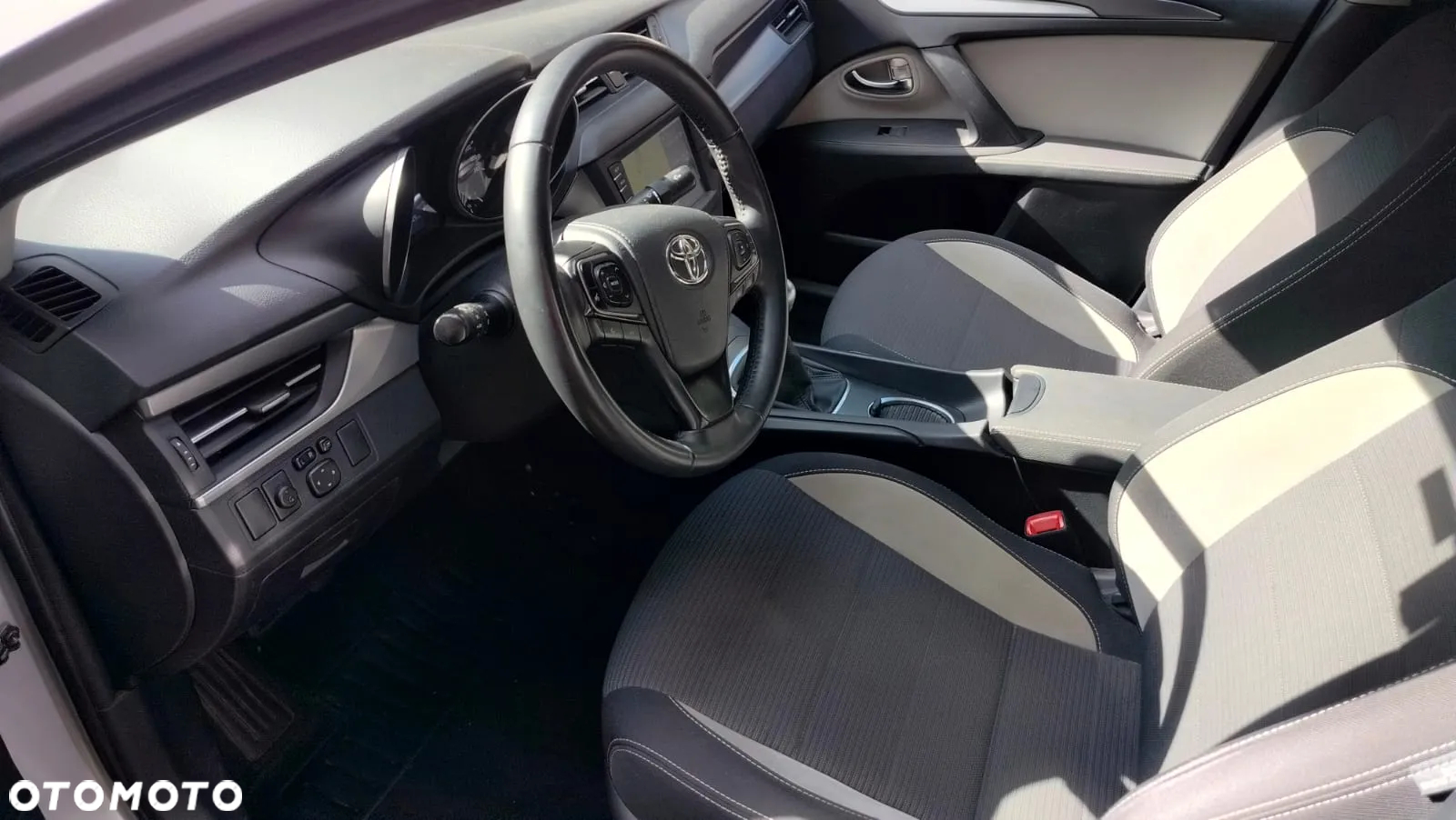 Toyota Avensis 1.8 Premium - 6