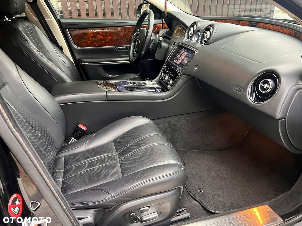 Jaguar XJ 3.0 D V6 LWB Premium Luxury - 8