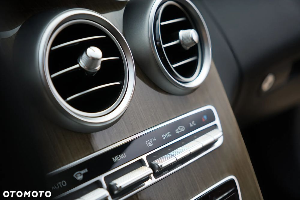 Mercedes-Benz Klasa C 180 Kompressor Automatik BlueEFFICIENCY - 29