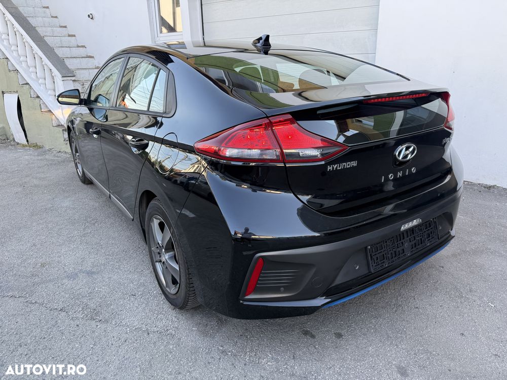 Hyundai IONIQ - 3