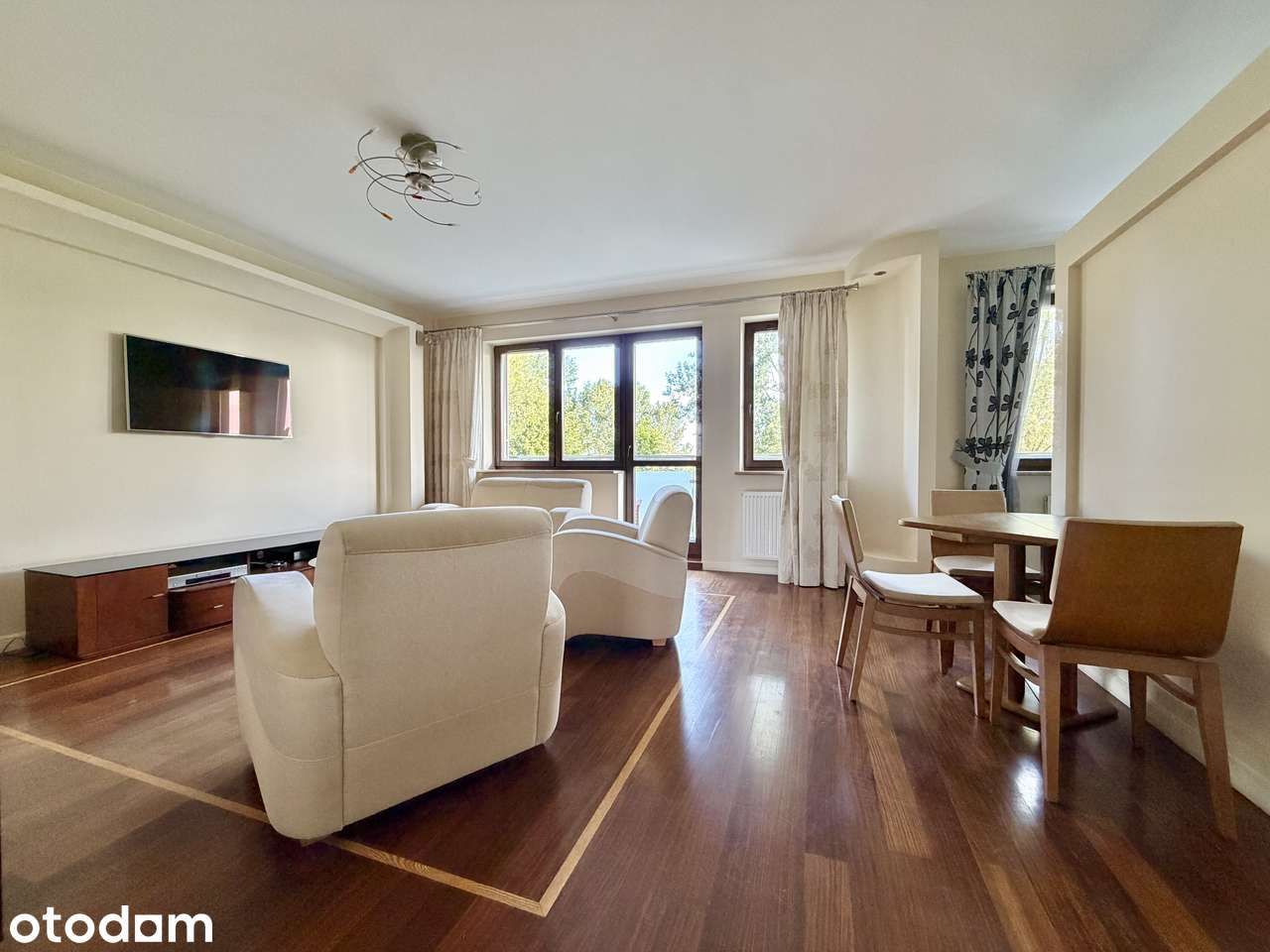 Trzypokojowy apartament 72 mkw z gabinetem i garażem na Sadybie