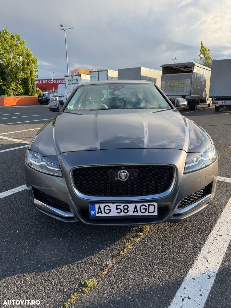 Jaguar XF 20d AWD Portfolio - 2