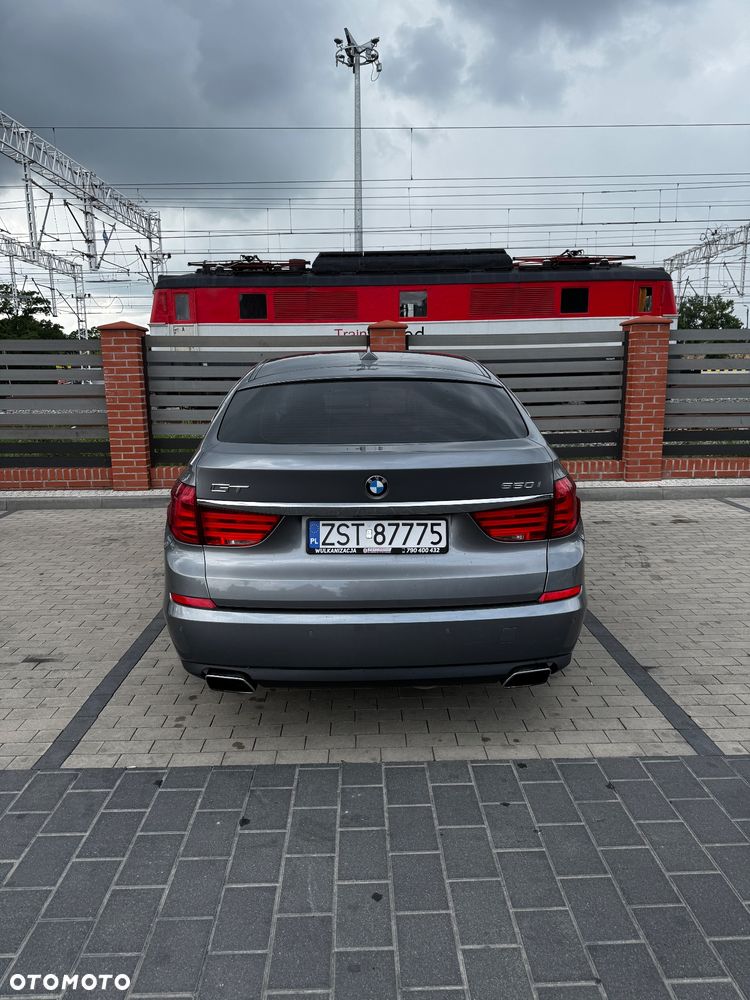 BMW Seria 5 550i - 6