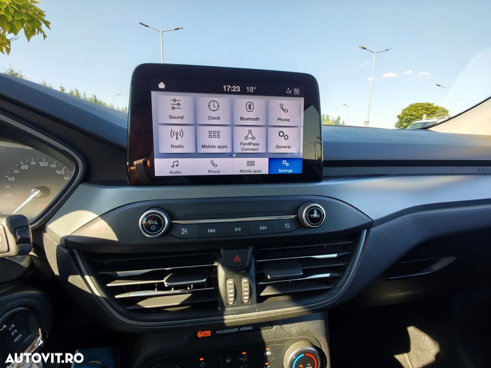 Ford Focus 1.0 EcoBoost 6MT MHEV Titanium - 12