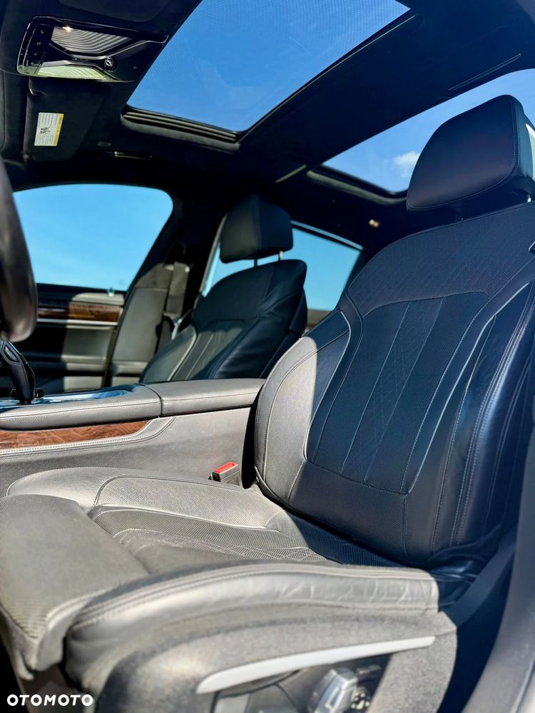BMW Seria 7 750i xDrive - 13