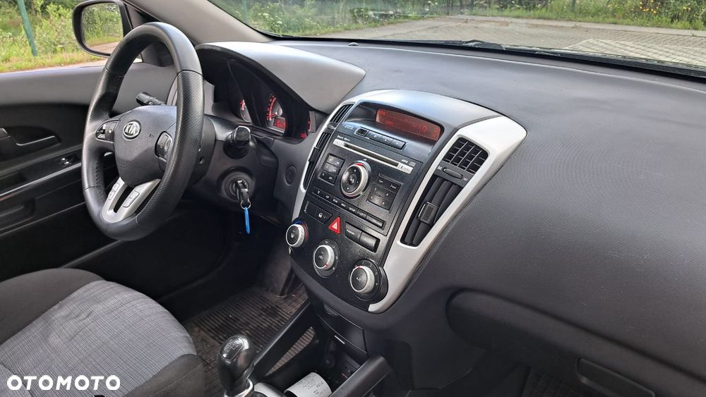 Kia Ceed - 13