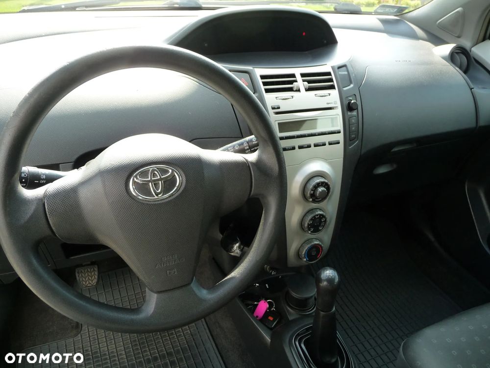 Toyota Yaris - 8