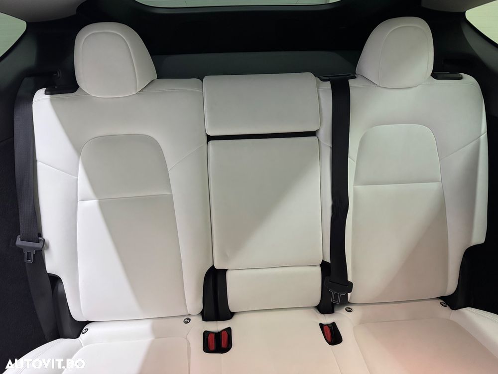 Tesla Model Y Long Range Dual Motor AWD - 25