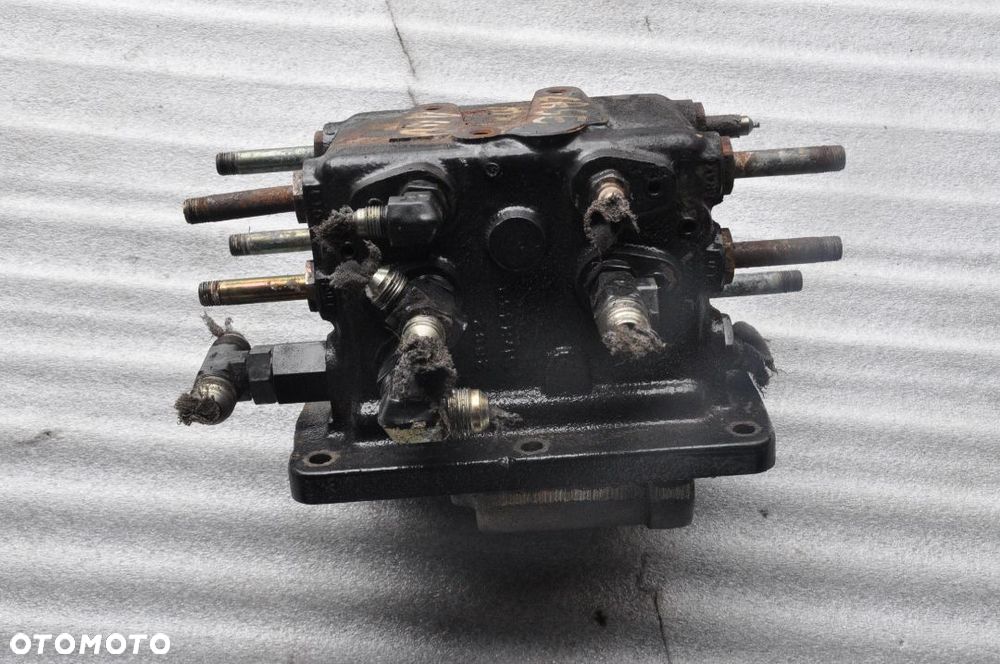 BLOK ZAWOROWY ROZDZIELACZ ZAWÓR  Case Puma  NR 5178439/ 5169156 NEW HOLLAND T7040 - 1