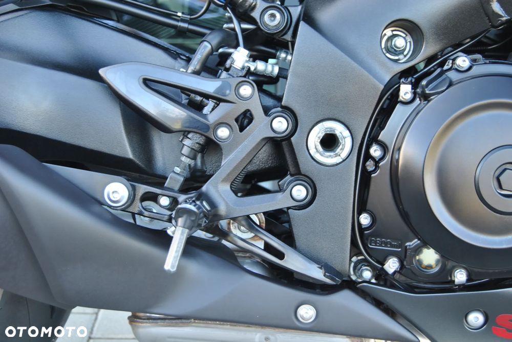 Suzuki GSX - 20