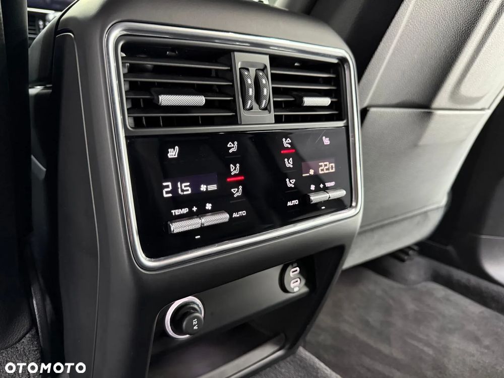 Porsche Cayenne - 32