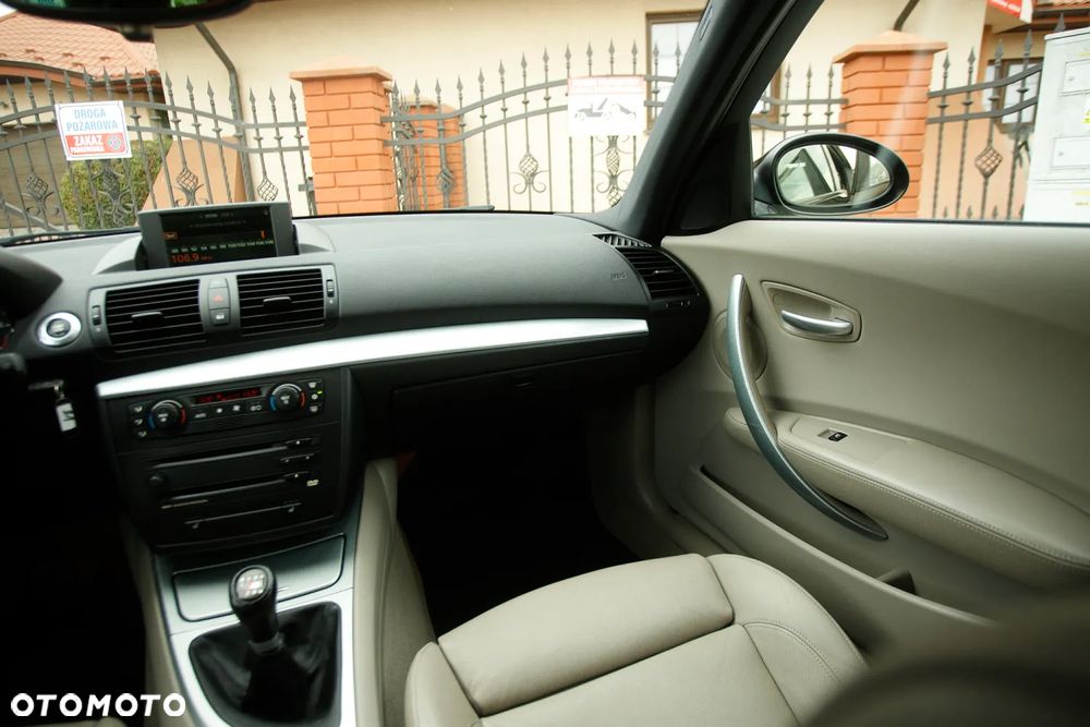 BMW Seria 1 120i - 29