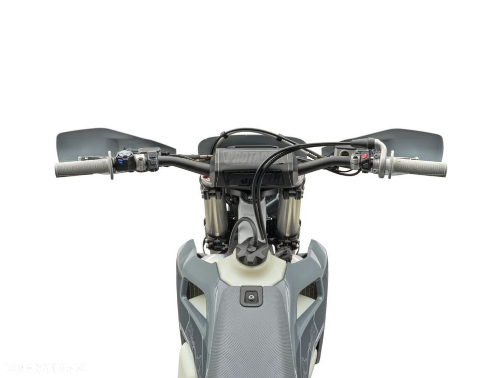 Husqvarna FE - 4