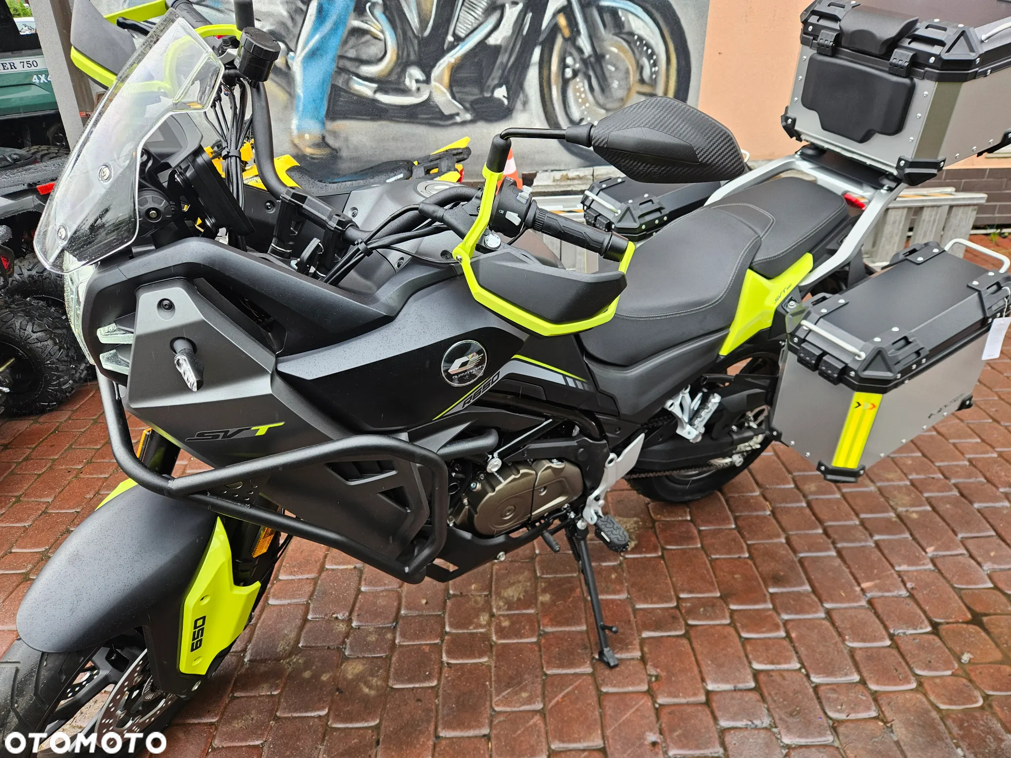 QJMOTOR SVT 650 - 9