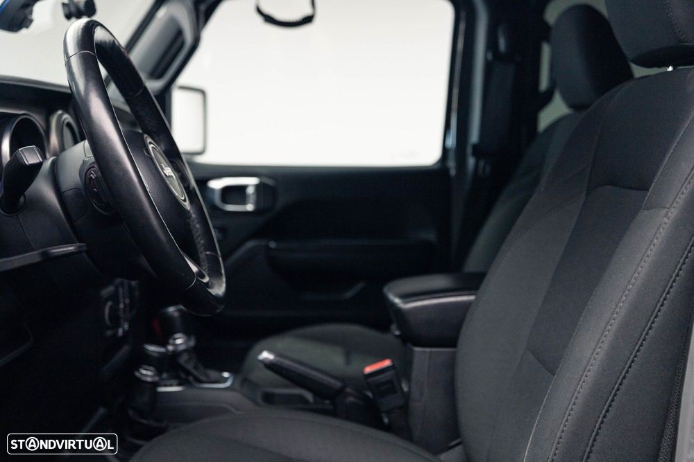 Jeep Wrangler Unlimited 2.2 CRD Sport AT - 37