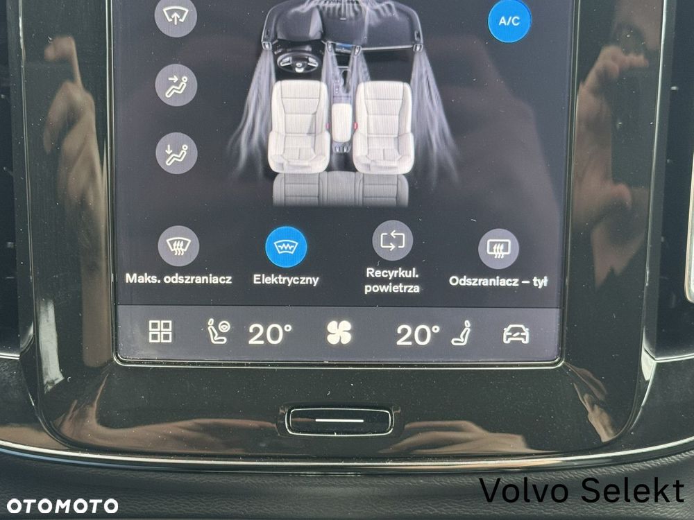 Volvo XC 40 B3 Plus Dark - 24