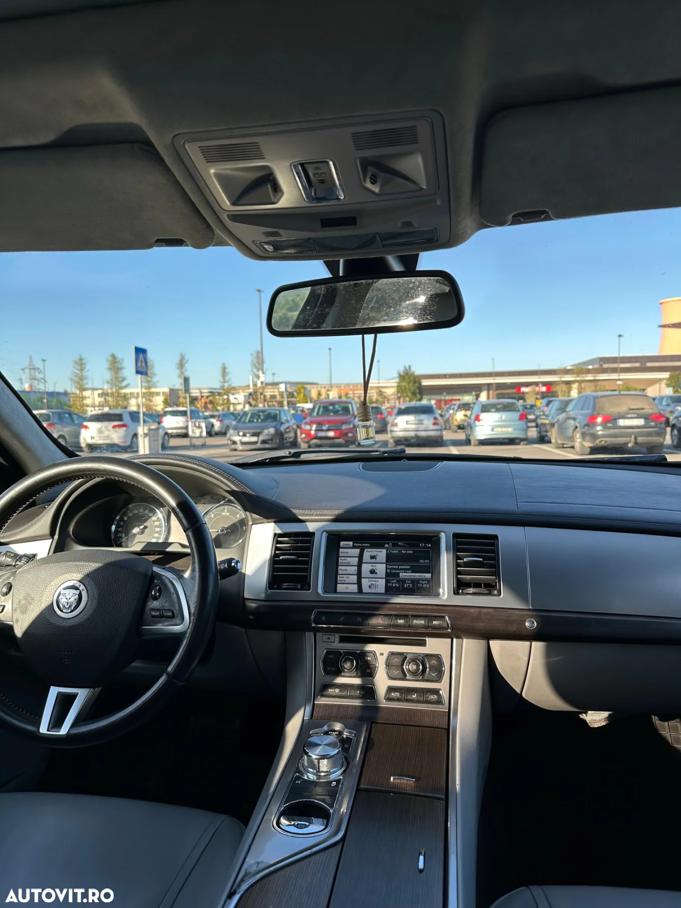 Jaguar XF 2.2D Luxury - 9