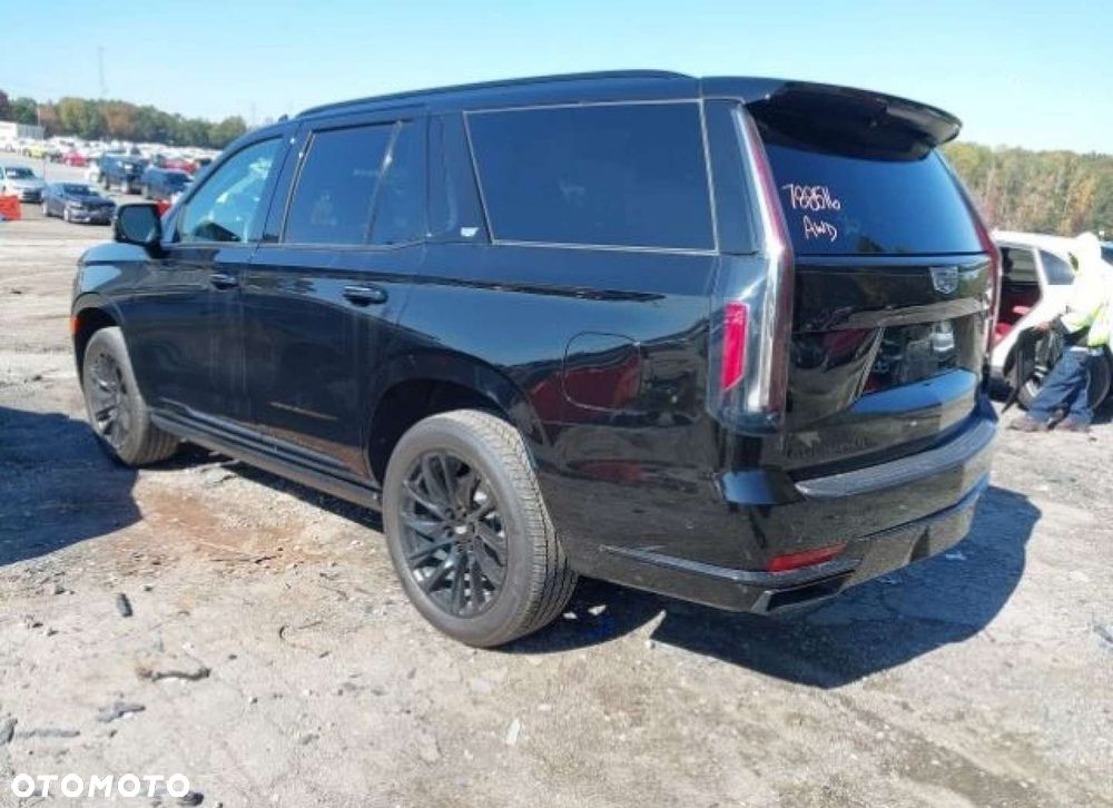 Cadillac Escalade - 5