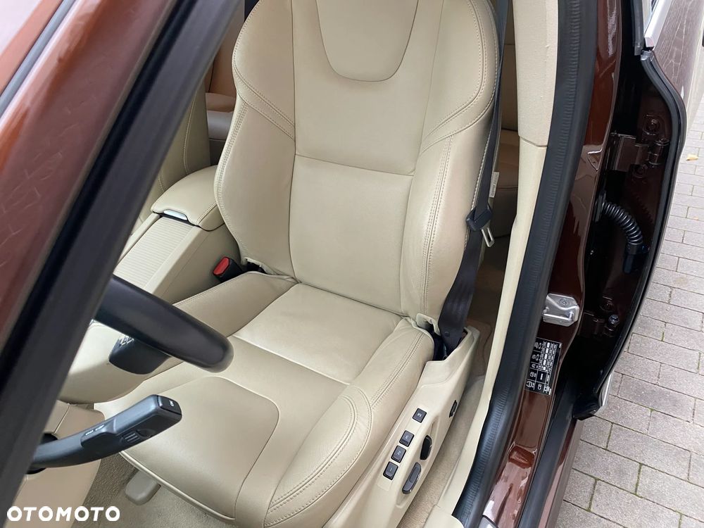 Volvo XC 60 D5 AWD Kinetic - 21