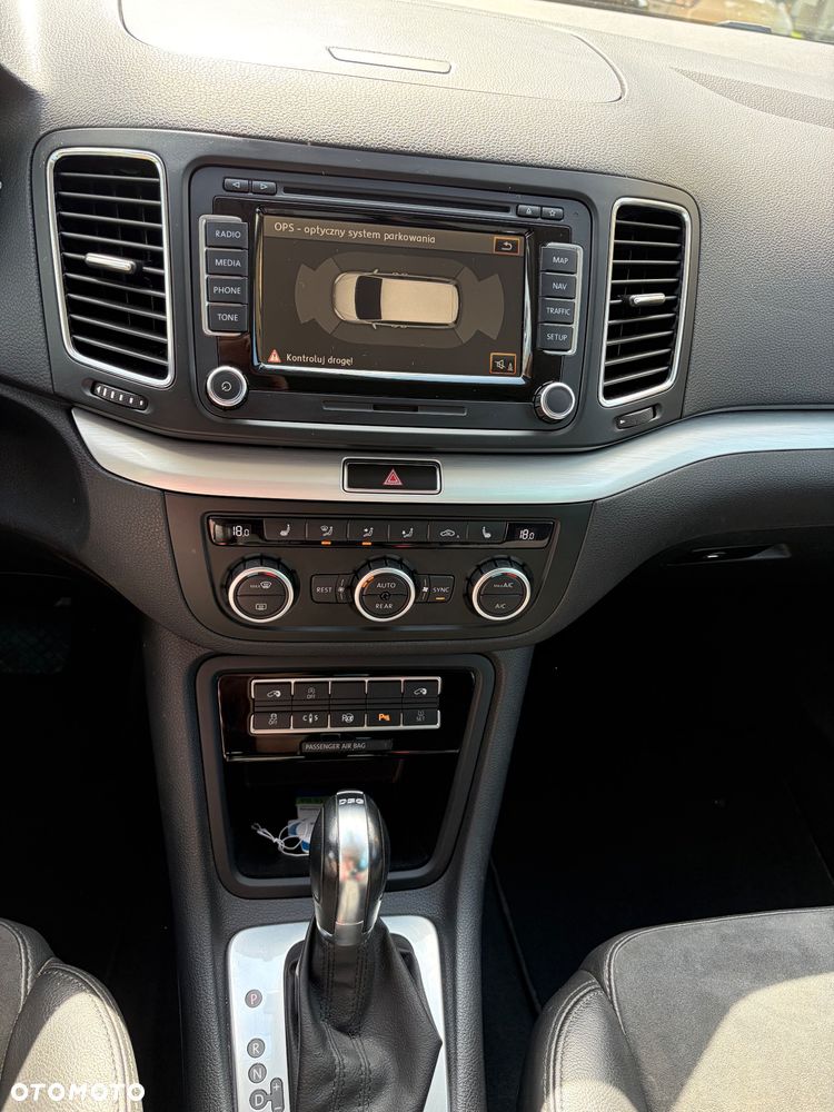 Volkswagen Sharan 2.0 TDI DSG BlueMotion Technology Highline - 35