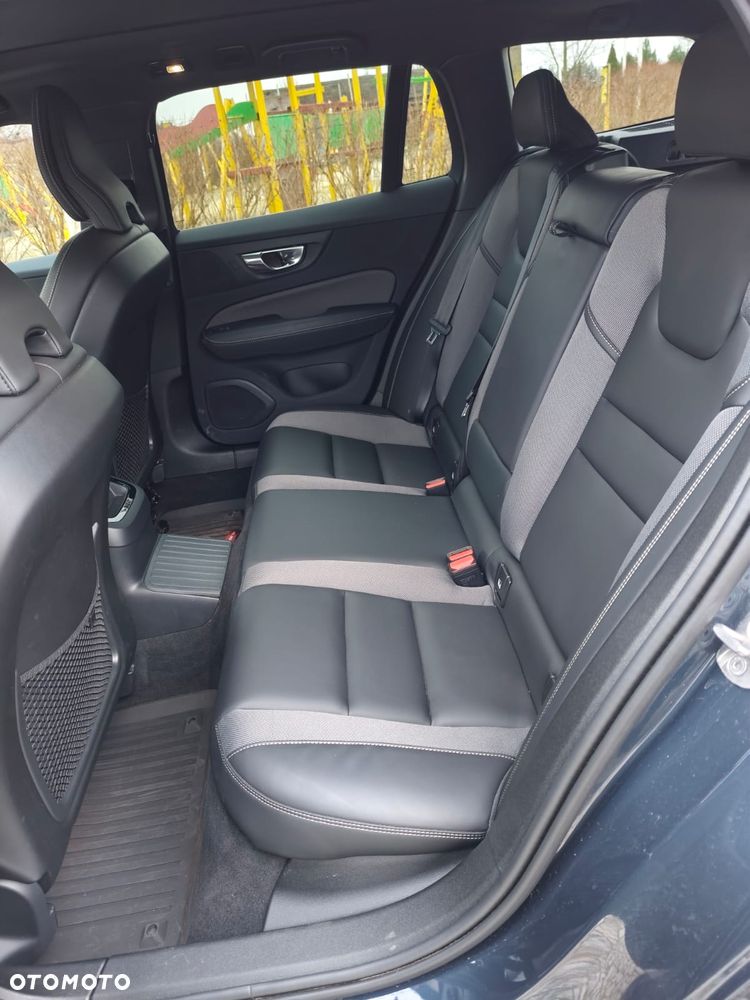 Volvo V60 T6 AWD Plug-In Hybrid Ultra Dark - 14