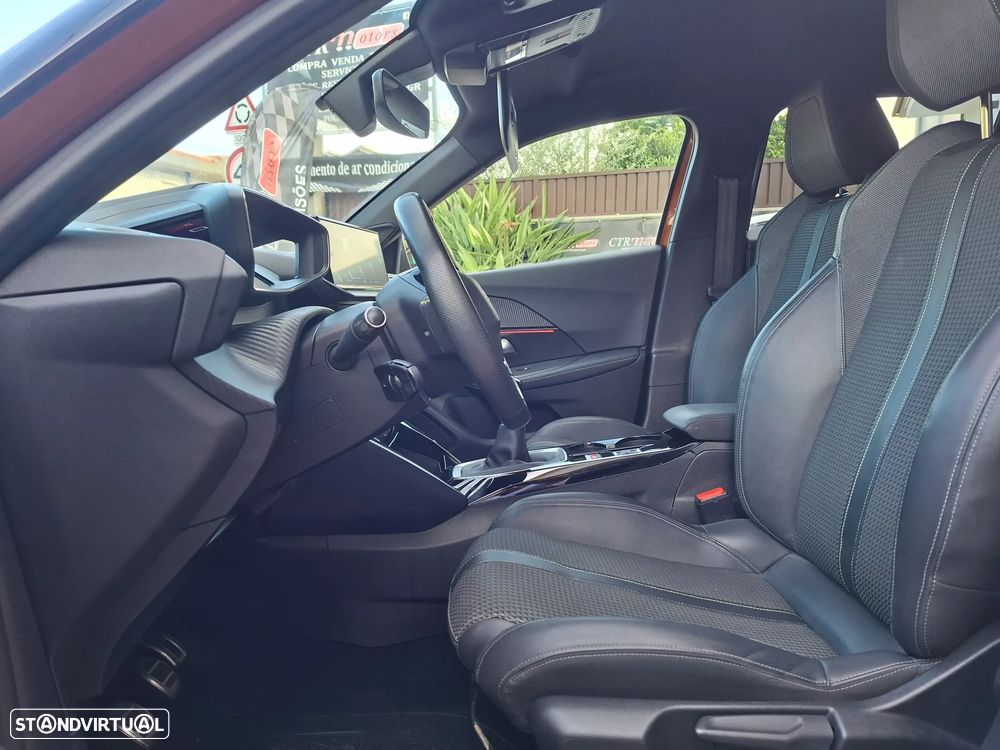 Peugeot 2008 PureTech 130 Stop&Start GT-Line Edition — fotografia 21