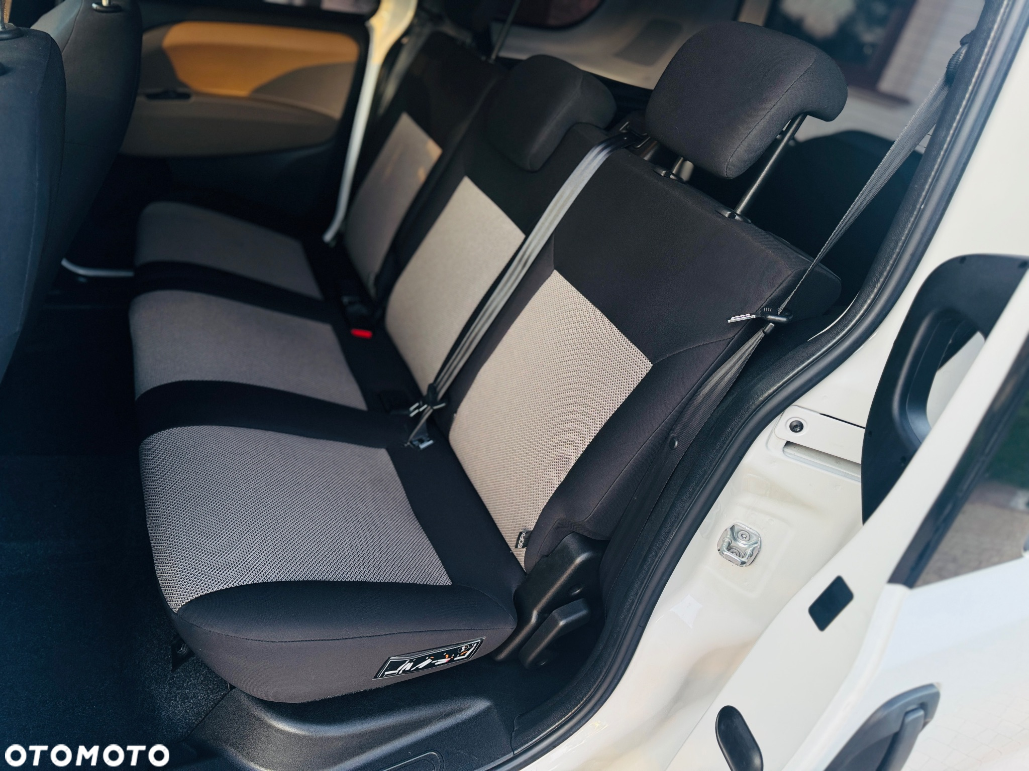 Opel Combo Tour 1.6 CDTI Enjoy - 19