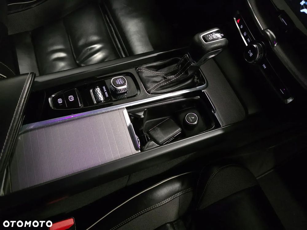 Volvo XC 60 D4 Geartronic RDesign - 19