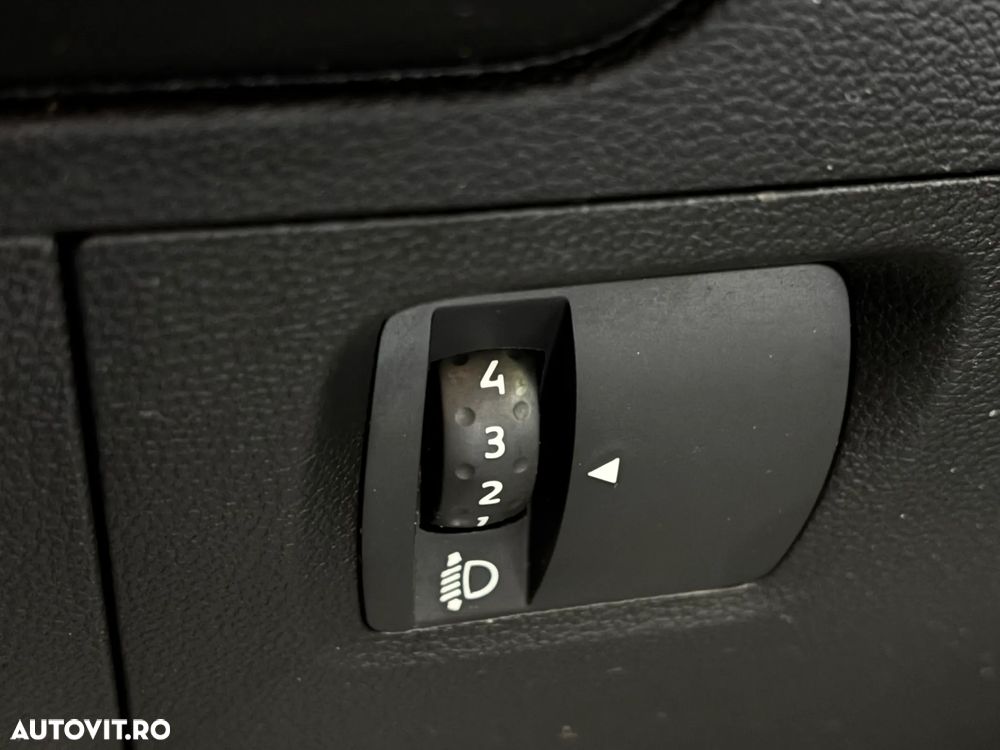 Dacia Logan TCe 90 Essential - 17