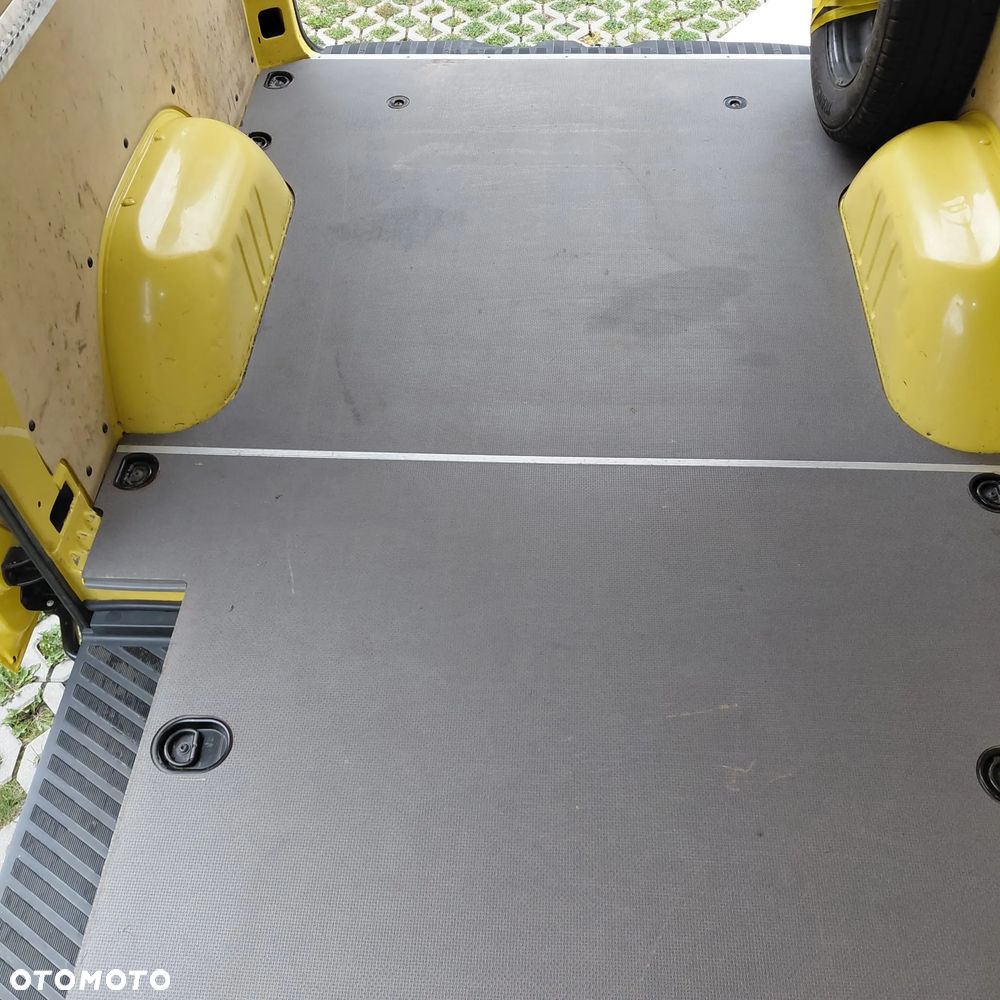Mercedes-Benz Sprinter - 10