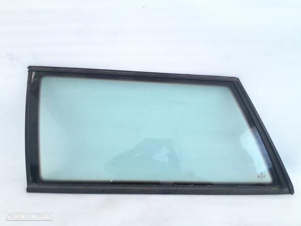 Vidro Painel Esq Volkswagen Passat (3B2) - 1