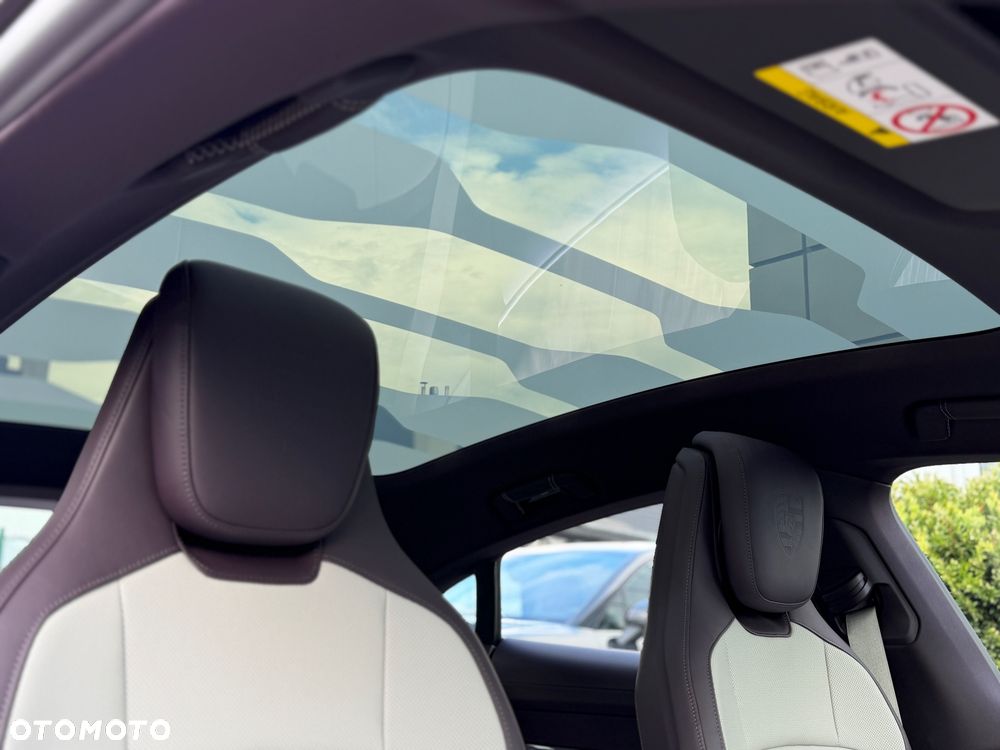 Porsche Taycan 105kWh Performance Plus - 17