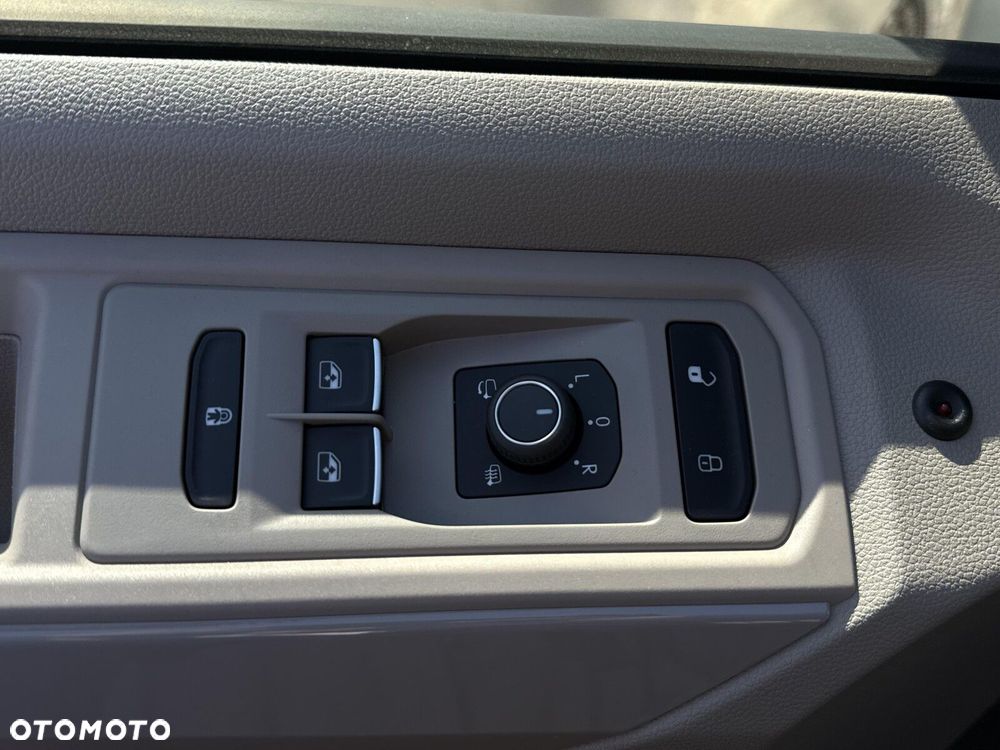 Volkswagen Multivan - 11