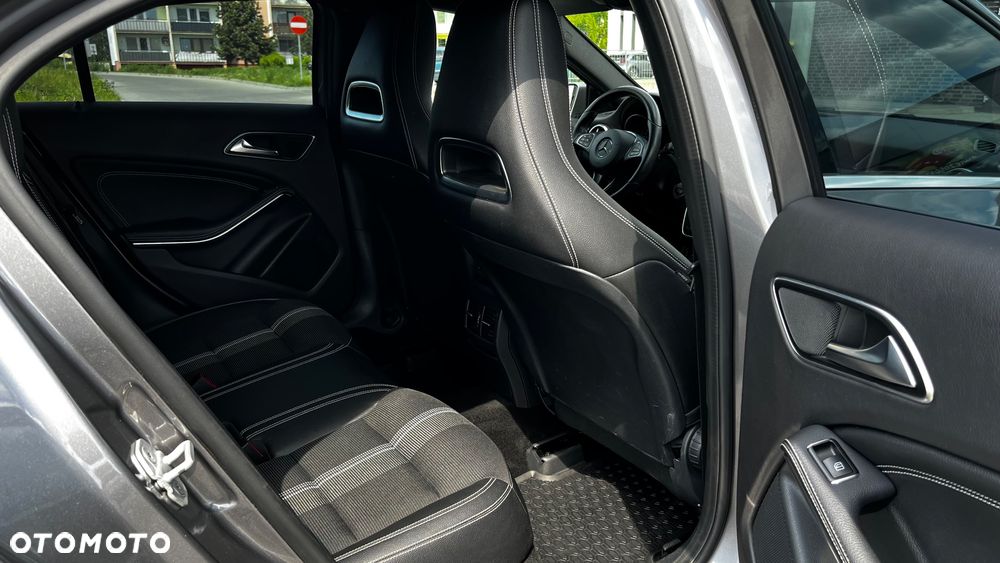 Mercedes-Benz Klasa A 200 CDI 7G-DCT AMG Line - 32
