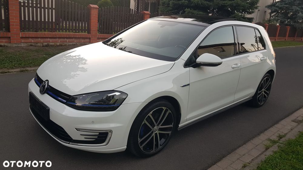 Volkswagen Golf - 1