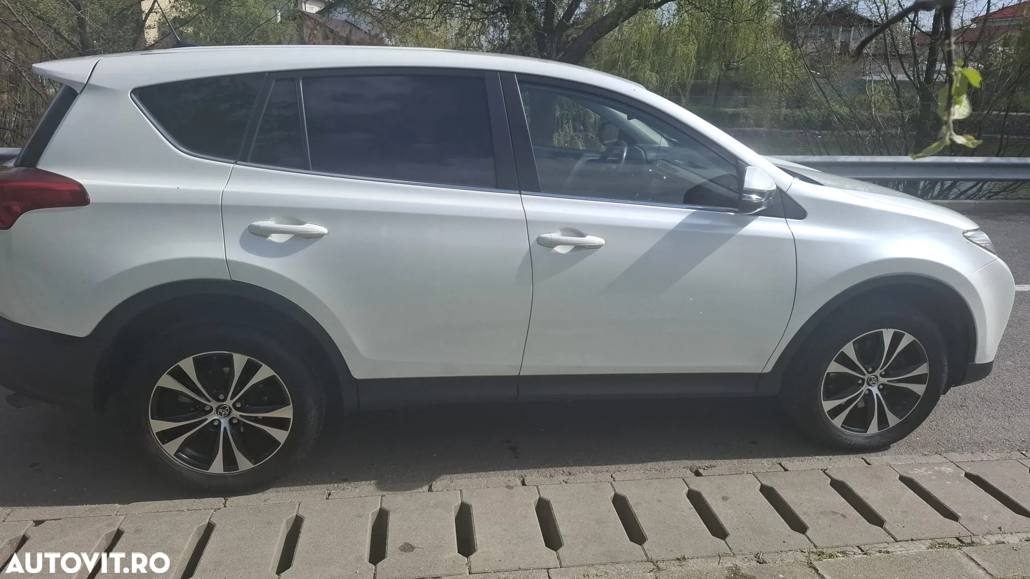 Toyota RAV4 2.2 D-4CAT 4WD Aut Luxury 18" - 4