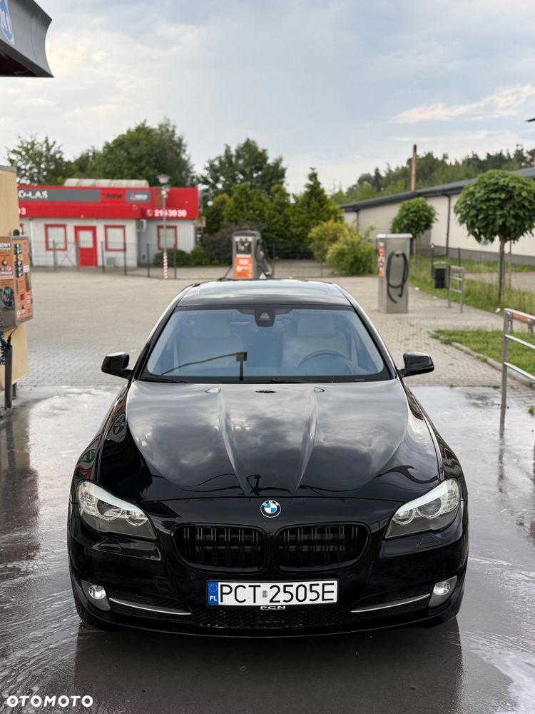 BMW Seria 5 525d xDrive - 2
