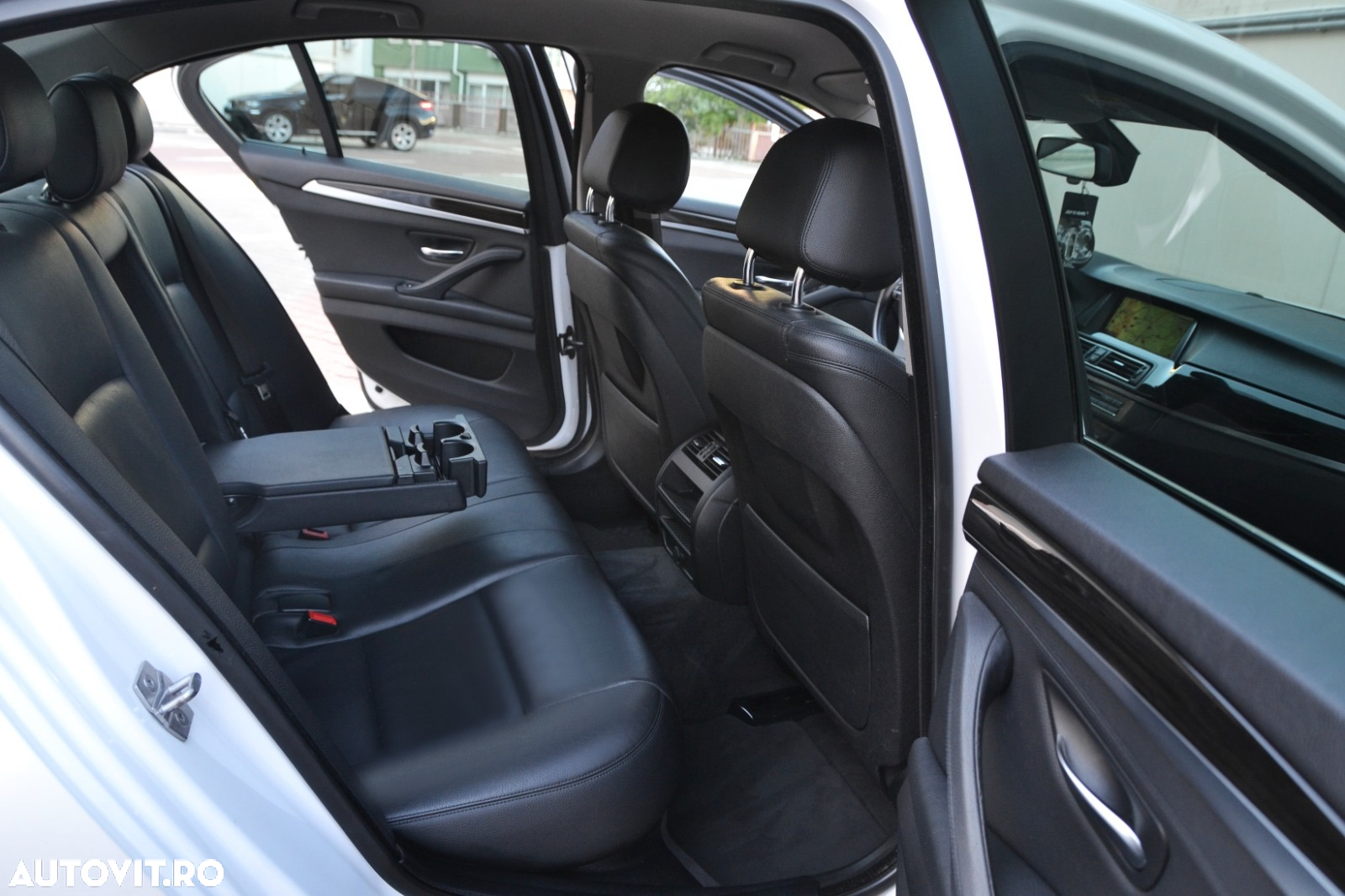 BMW Seria 5 520d AT - 12