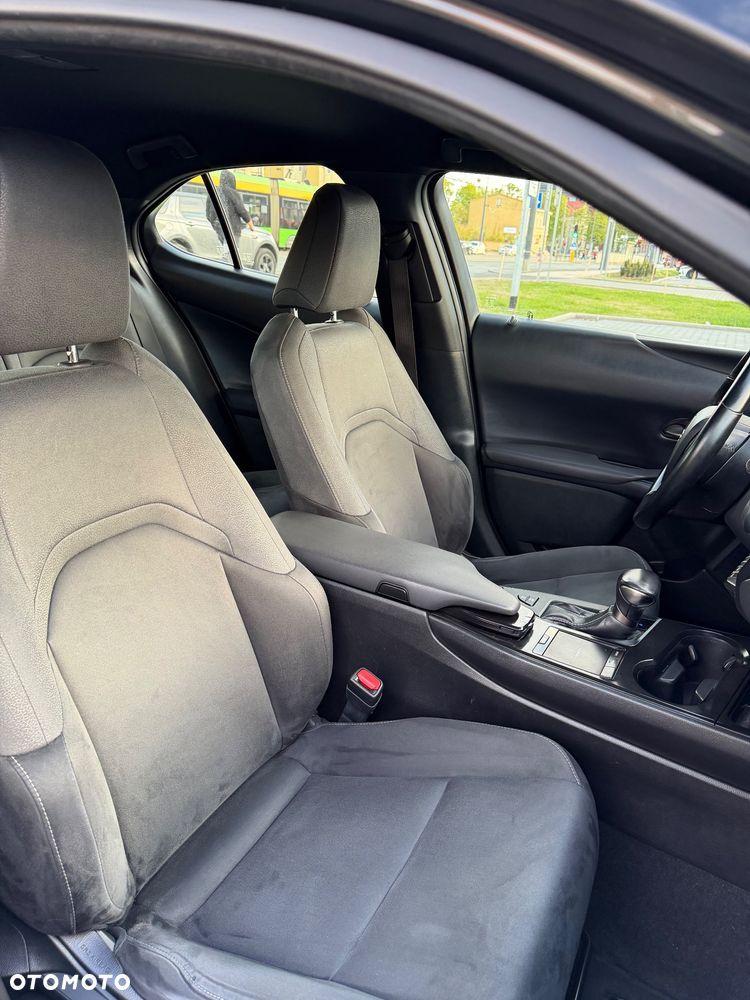 Lexus UX 250h Business Edition - 8