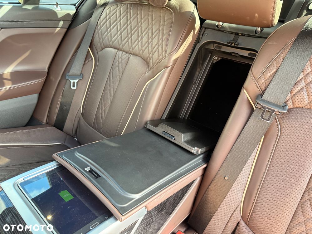BMW Seria 7 750Li - 22